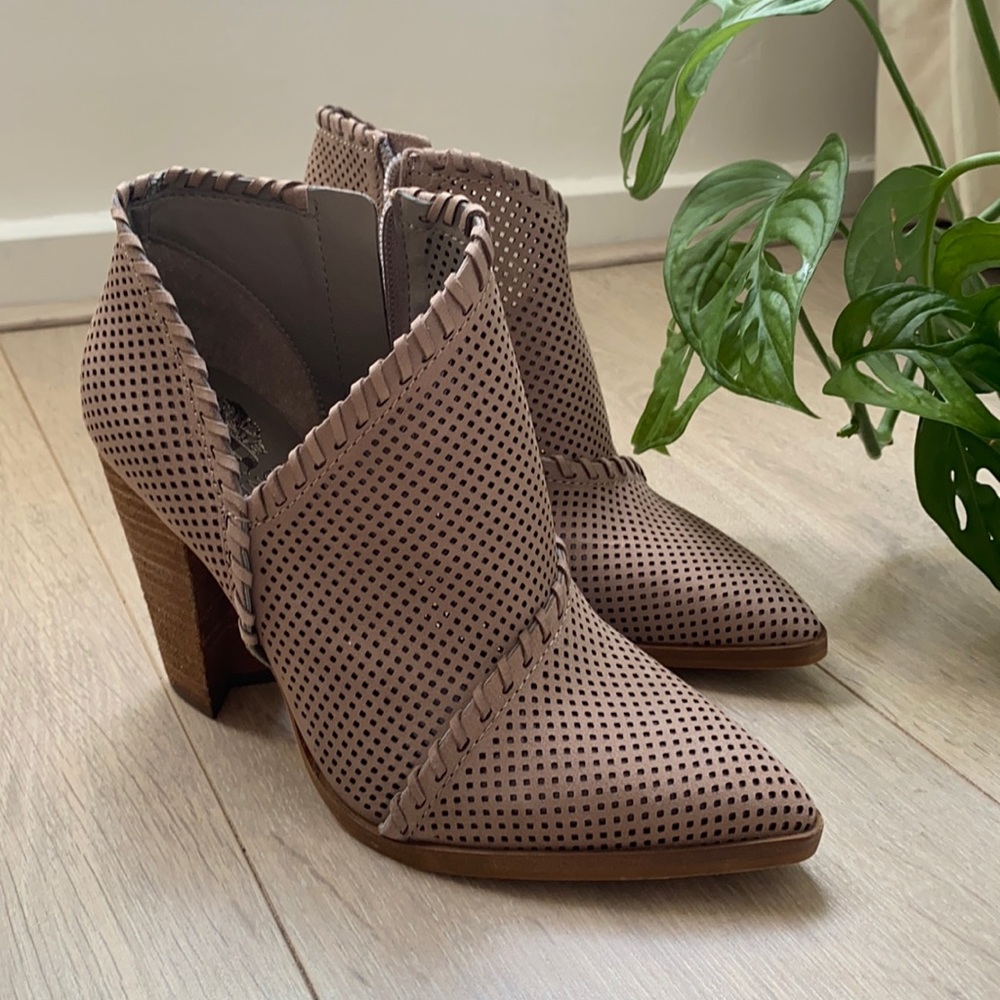 NEW | Vince Camuto brown leather ankle boots
